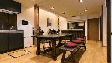 客室内のダイニングエリア / 22