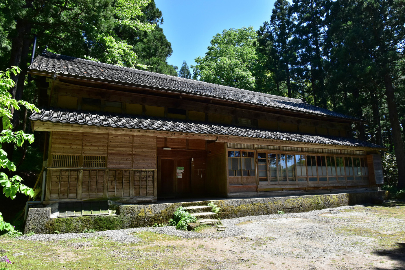 花や子どもたちの息遣いが聞こえてきそうな古民家3486483
