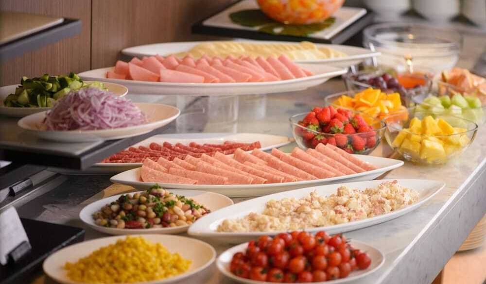 朝食ビュッフェ③ / 4