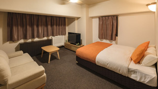 デラックスルーム　ダブルベッド1台クイーンベッド1台＆キッチン付　禁煙　清掃料金別　連泊時の清掃なし