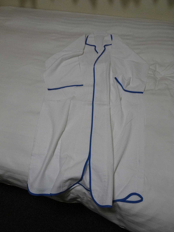 パジャマはワンピースタイプ