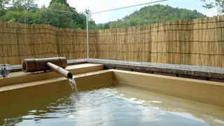 温泉掛流し露天風呂 囲まれた緑と夜空を望む 68平米 (月朧) 禁煙
