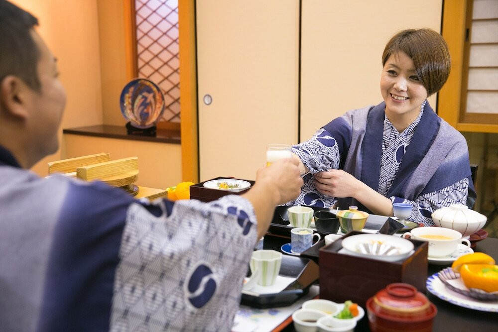 お料理自慢の宿で薩摩名物に舌鼓3977640