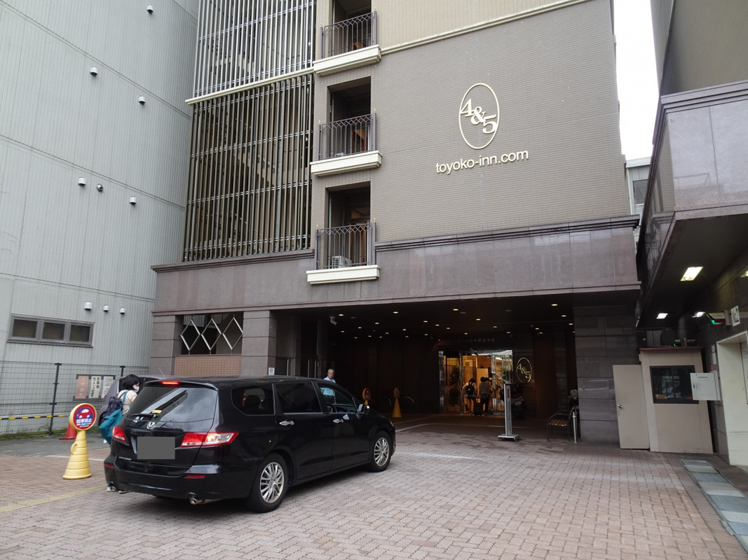 ホテル入口。車の場合、花時計公園側に行かないよう注意