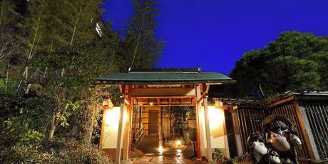 湖上に浮かぶ絶景の宿 はわい温泉 千年亭
