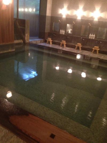 格式高い老舗「草津ホテル」1056114