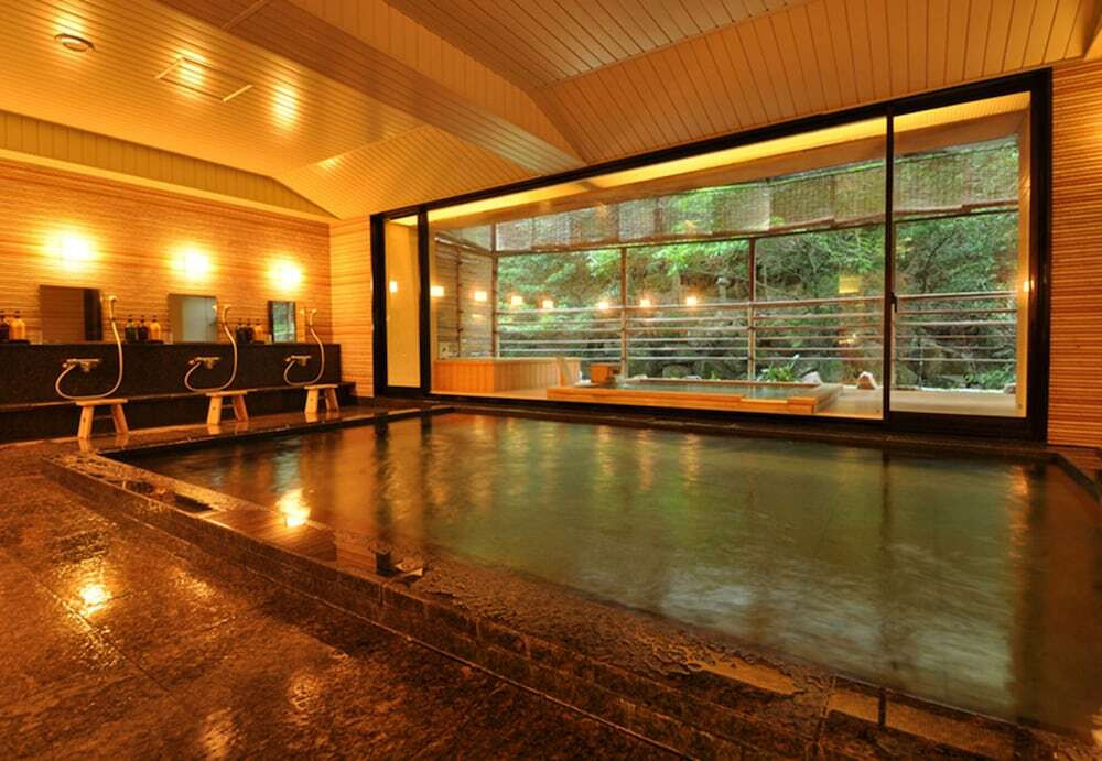 安政元年創業の老舗宿。露天風呂では可愛い出会いも♩4376322