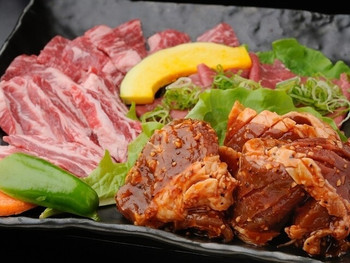「鉄板肉酒場 二代目亀田精肉店」料理 989523 厳選の上質な味わいを堪能！　『黒毛和牛　大名カット豪快盛り』