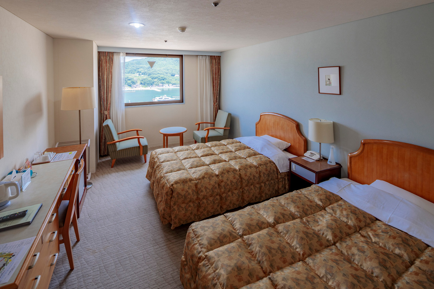 土庄港が目の前で便利！「塩の湯」の温泉ですべすべ肌に♪3905868