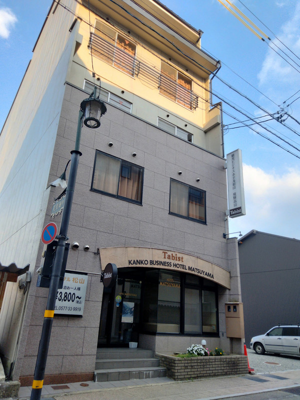 こうして見ると上階は簡素なつくりになっている感じがします