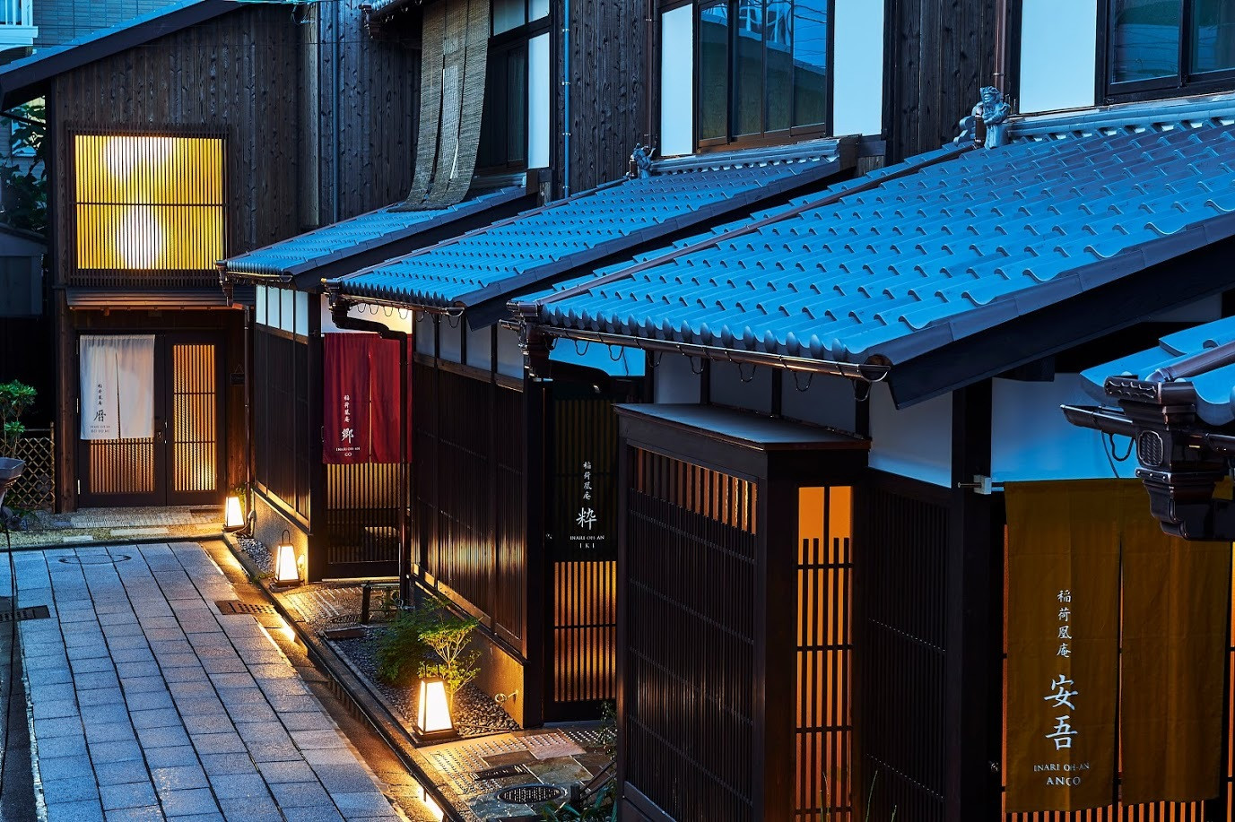 暮らすように泊まれるモダンな京町家3554359