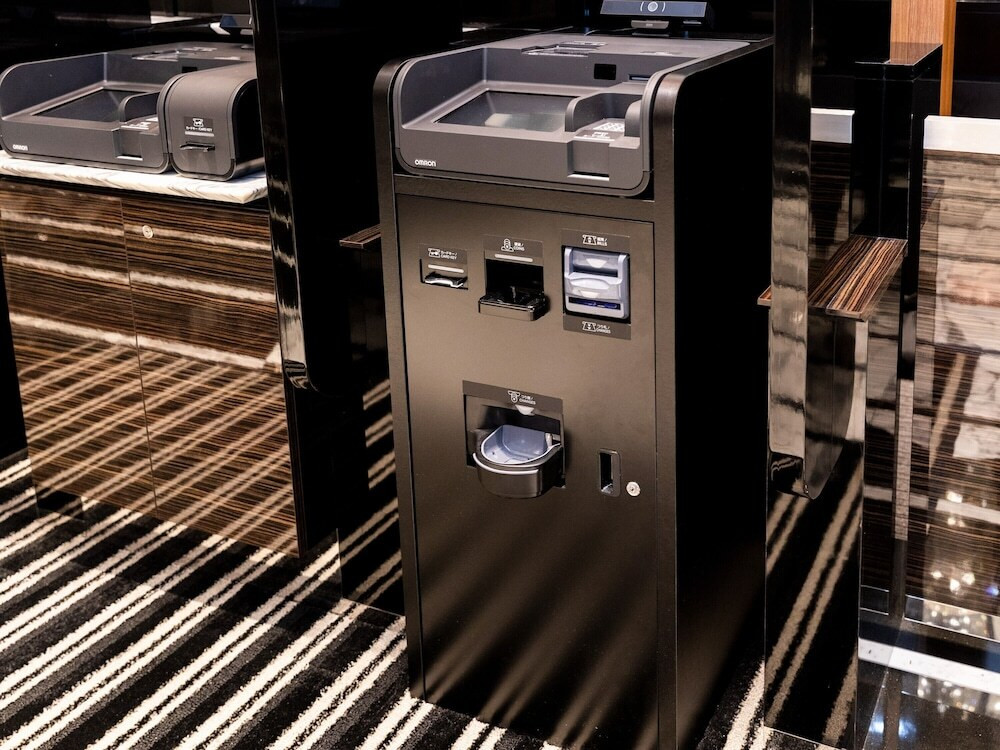 チェックイン / チェックアウト キオスク