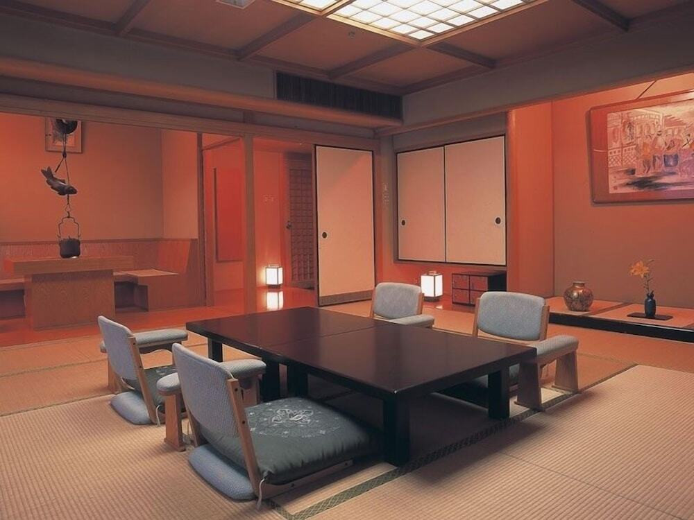 客室内のダイニングエリア