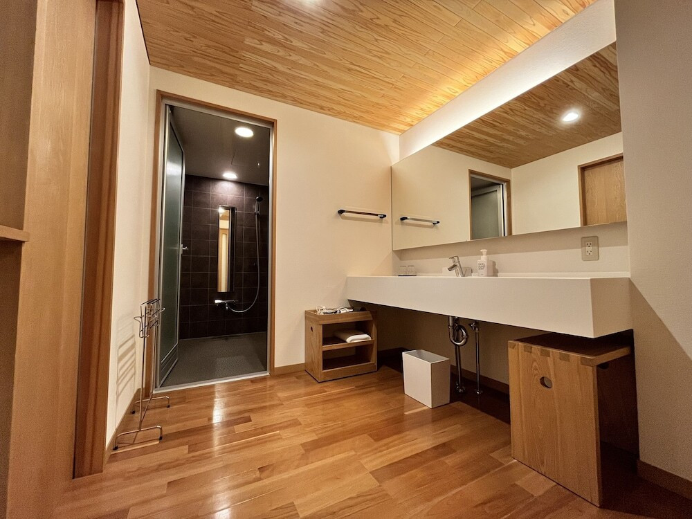 客室バスルーム・洗面台一例