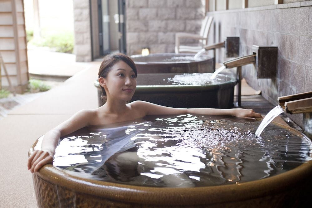 2. いろんなお風呂が楽しめる「まつや千千(せんせん)」4087692