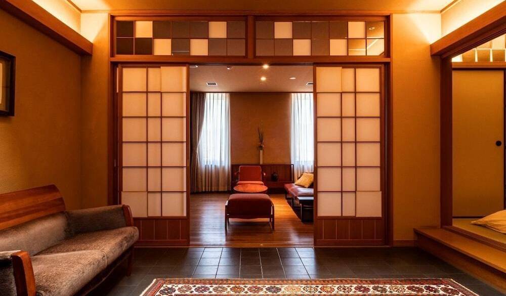 客室 落葉松 / 2