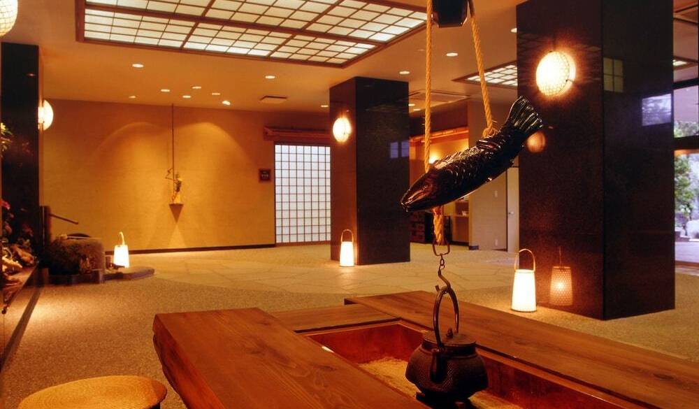 囲炉裏のあるロビーラウンジ / 2