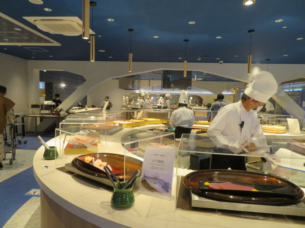 シェフの調理を眺めながら品定め・・・