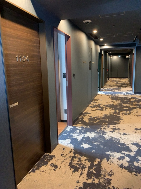 カーペットは元からこういう柄です