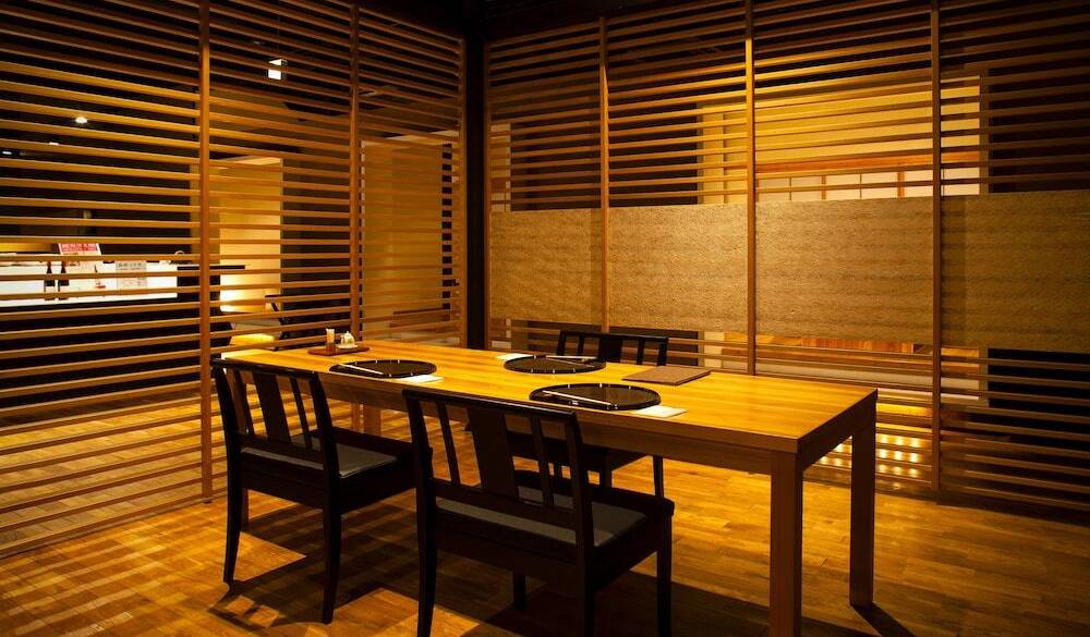 お食事処には半個室や個室も / 5