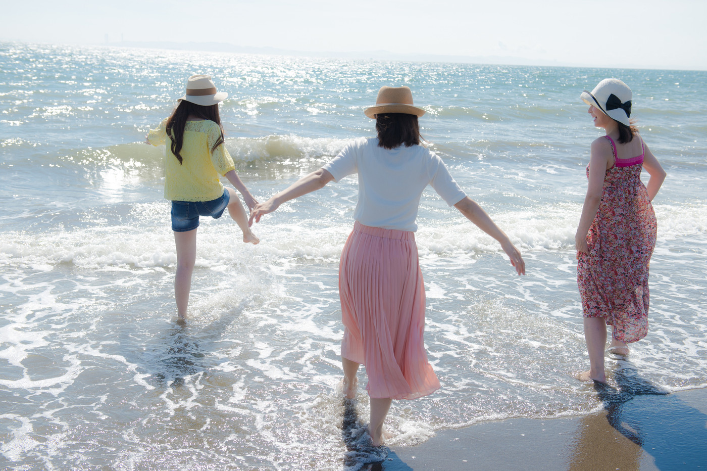 女子旅　南国リゾート　女性3人