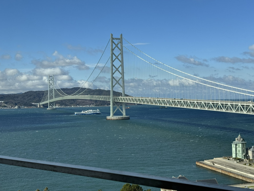 明石海峡大橋正面です
