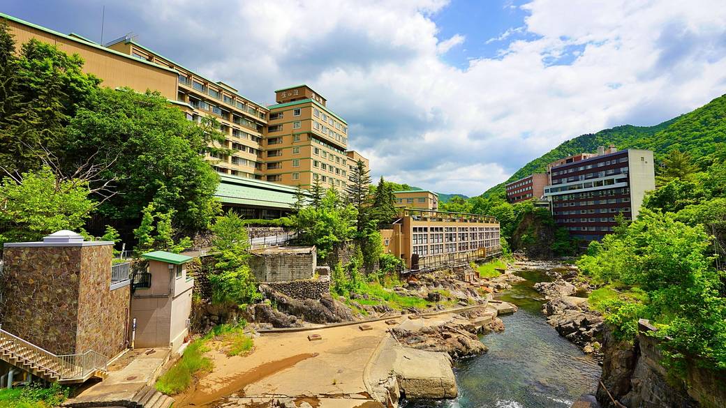 定山渓温泉の街並み / 2