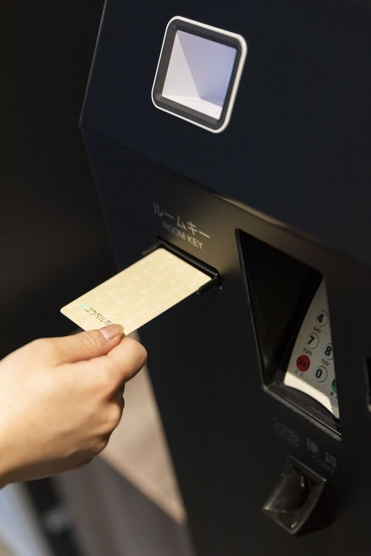 チェックイン / チェックアウト キオスク