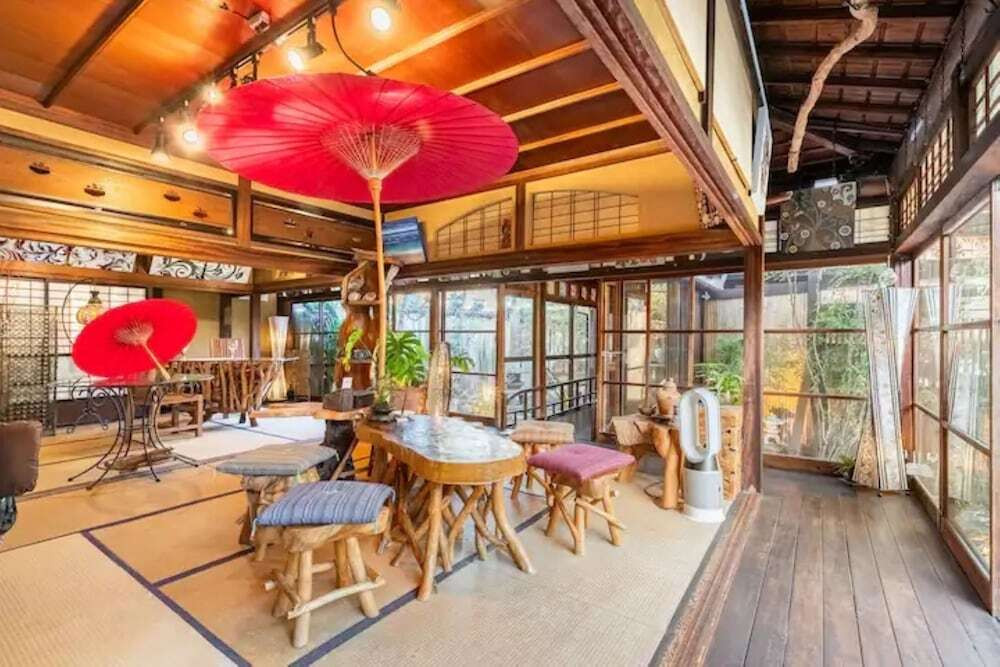 客室内のダイニングエリア