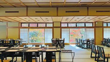 旅館のお食事処 / 25