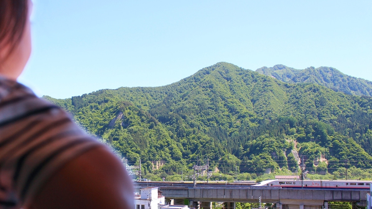 お部屋の窓から新幹線!子ども用貸し出しグッズ充実の旅館4093357