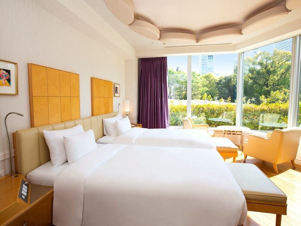 都心の森に浮かぶ夜景に胸はずむ3968210