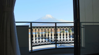 富士山と精進湖を一望! 特別和洋室(A)35平米/バストイレ付 禁煙