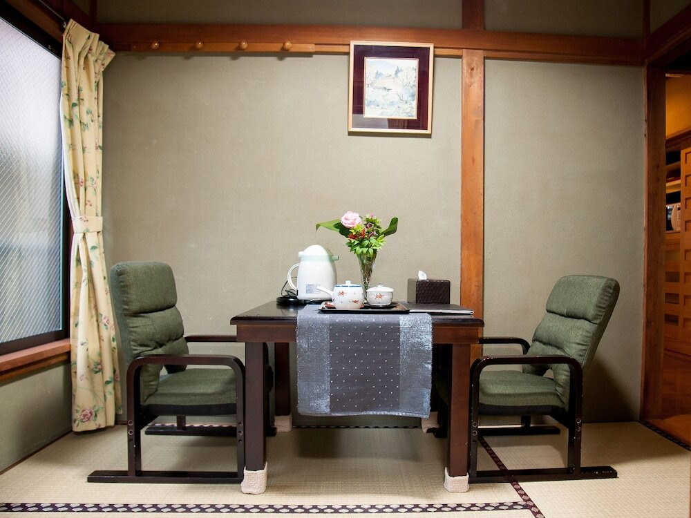 客室内のダイニングエリア