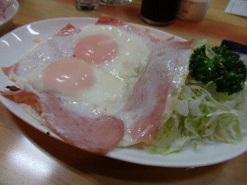 「いづみや 日暮里店」料理 680002 ハムエッグ（530円）