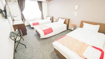 客室 / 9