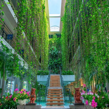 写真映え抜群のロビー。オープンエアで開放的に過ごせる4270037