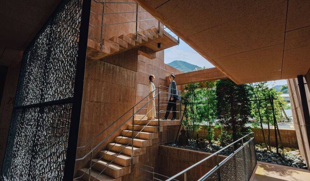 別府の街の路地を思わせる通路 / 4