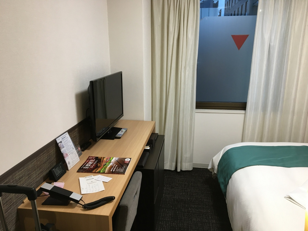 窓からはお墓が見えた・・・