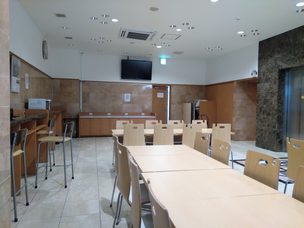 朝食会場　広くはないです