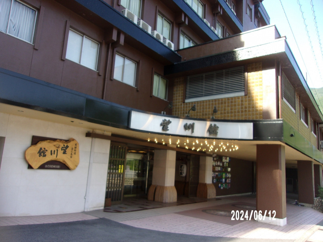 温泉旅館では西恥ですが川亜がまじかです。用芸バスがあります。