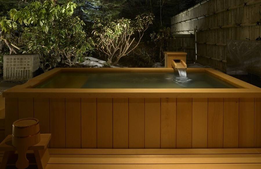 白々明けの朝湯で
特別な1日をスタート
 / 1