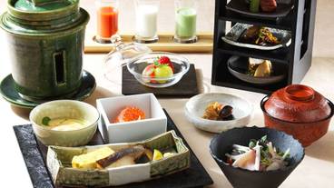 料理屋新山　朝食の和定食 / 8