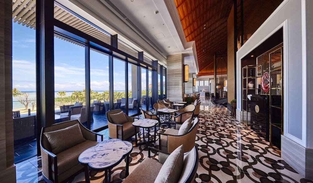 「THE LOUNGE」 / 4