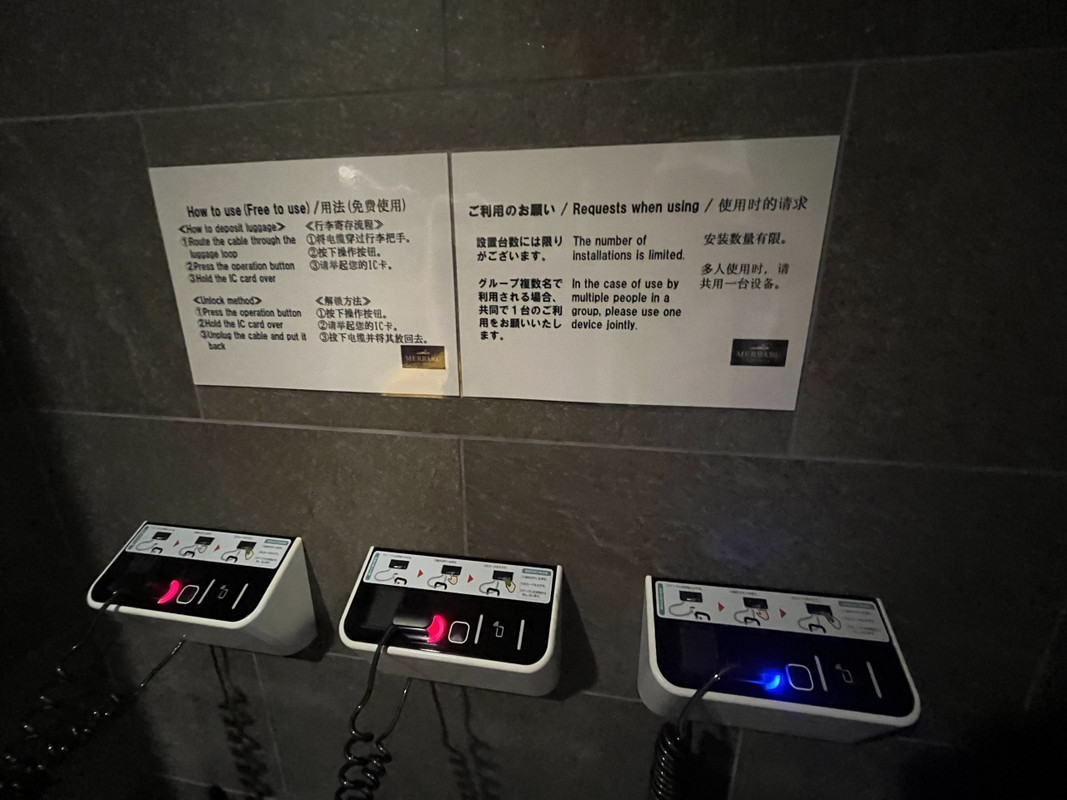 荷物はこちらに