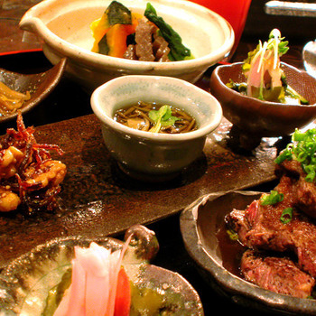 お店自慢の「食べ飲み放題」でお腹いっぱい4257168