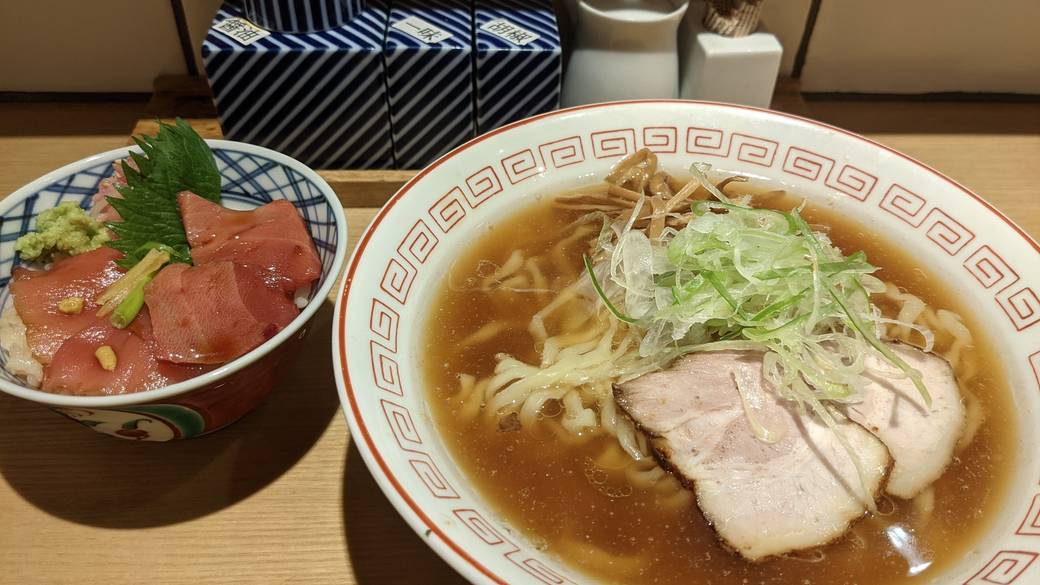 夕食はホテル近くで
自由に楽しもう♪ / 1