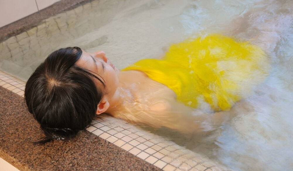 温泉貸切風呂で
疲れを癒して / 5