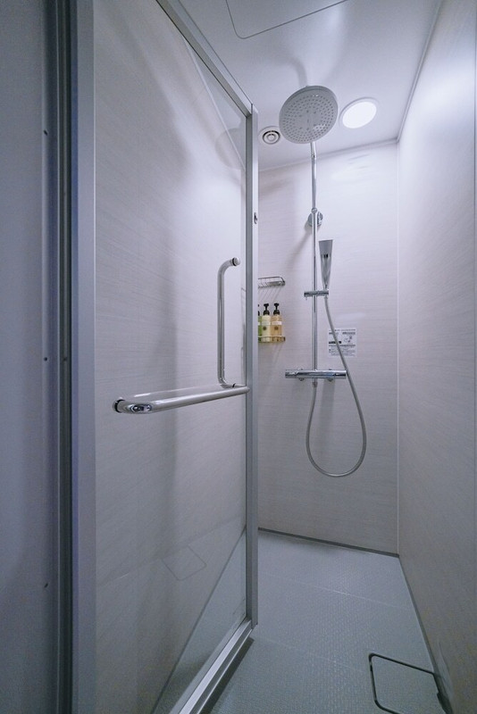 バスルームのシャワー