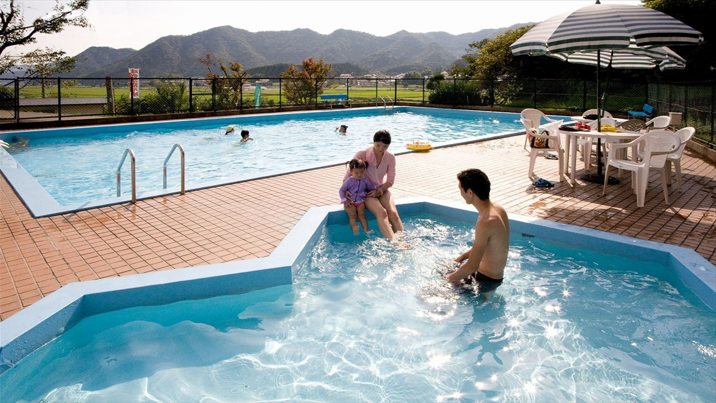 プールサイドにトイレ完備で子連れでも安心！3416829